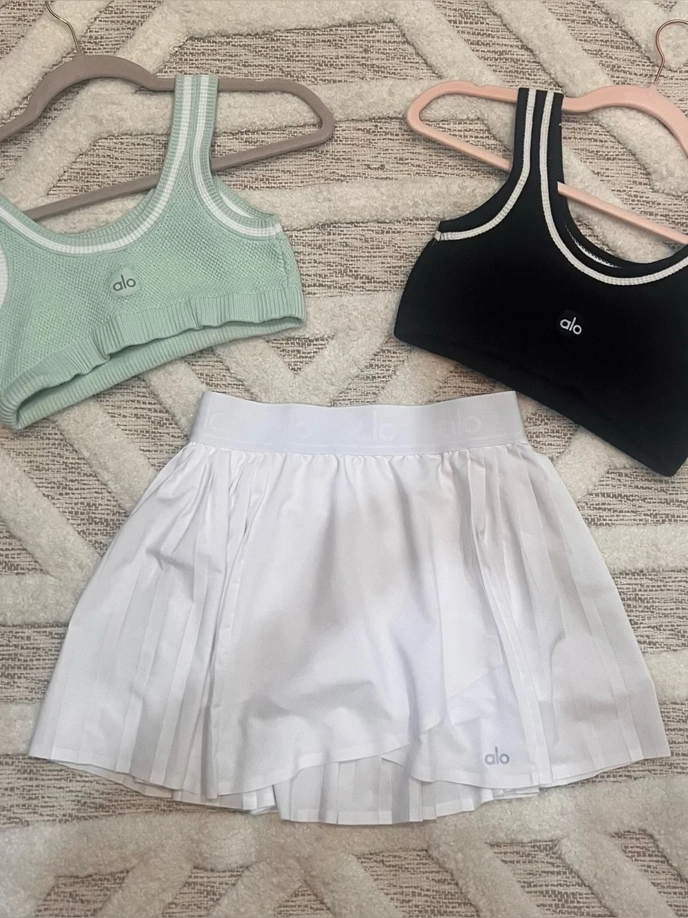 Alo Aces bright white tennis pleated skirt size Small perfect condition